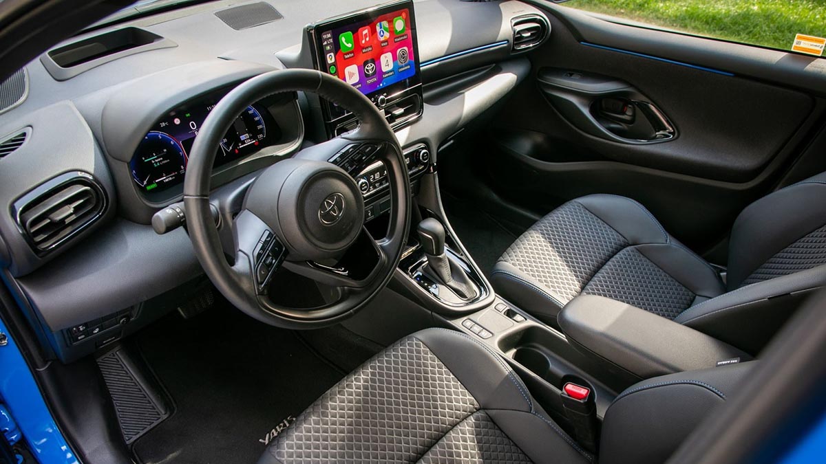 Intérieur Toyota Yaris Trendy 2026 avec écran tactile et finition sombre