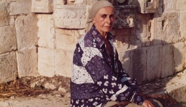Louise Nevelson photographiée par Diana MacKown à Uxmal, Yucatán (détail)