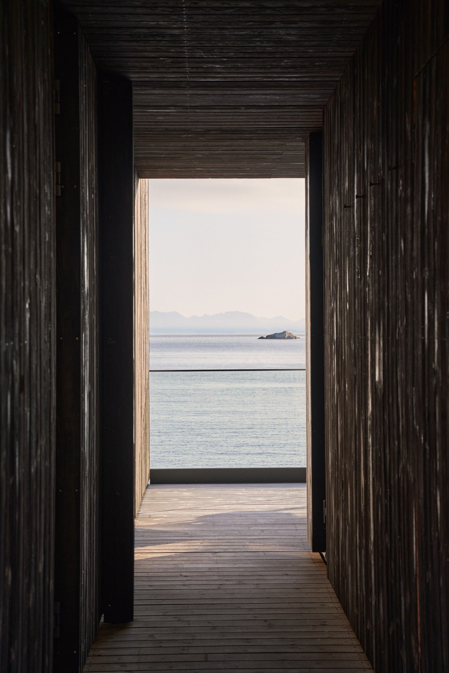 Blick aufs Meer Holzhütte Veranda Holzwände Holzboden Vipp
