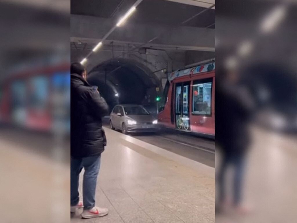 une voiture s’engouffre dans le tunnel des trams sous la gare, voici ce qu'il s'est passé
