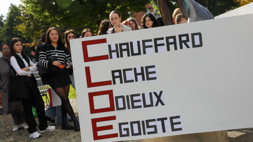 Quelques jours après l’accident, une marche avait eu lieu avenue des Nations-Unies en soutien à la jeune Cloé. Photo Thierry THOREL / La Voix du Nord
