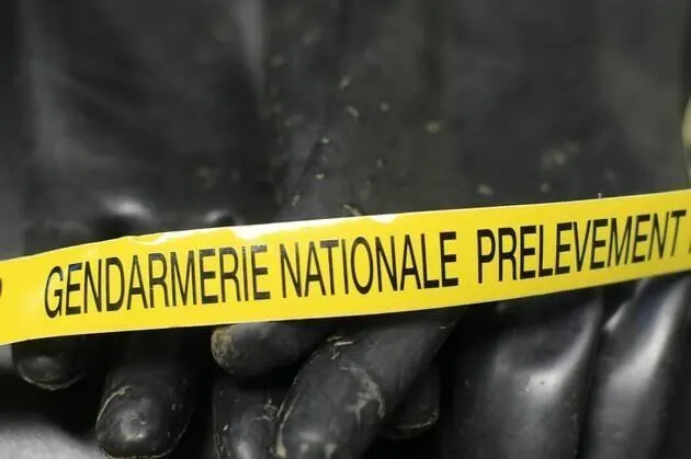 Un homme soupçonné d’avoir tué sa compagne et d’avoir tenté de maquiller la scène en
