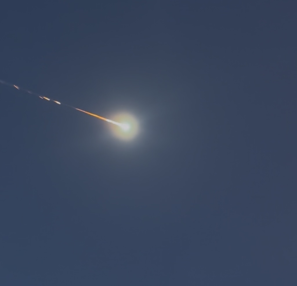 Témoignages d’internautes: Un phénomène lumineux observé dans le ciel, des dégâts signalés en Allemagne