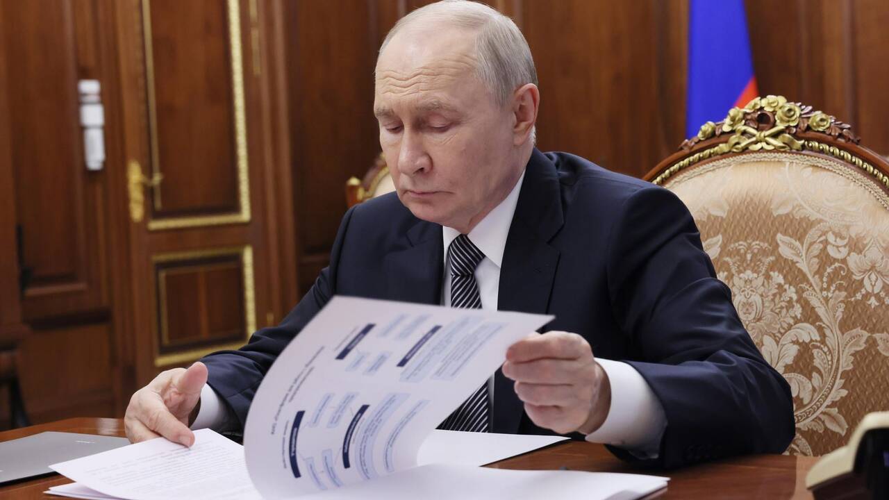 Guerre en Ukraine: Vladimir Poutine menace Kiev, mais peine à convaincre ses propres faucons