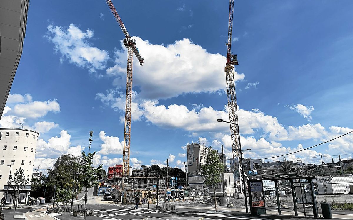 À Rennes, une femme saute d’une grue, les secours impuissants
