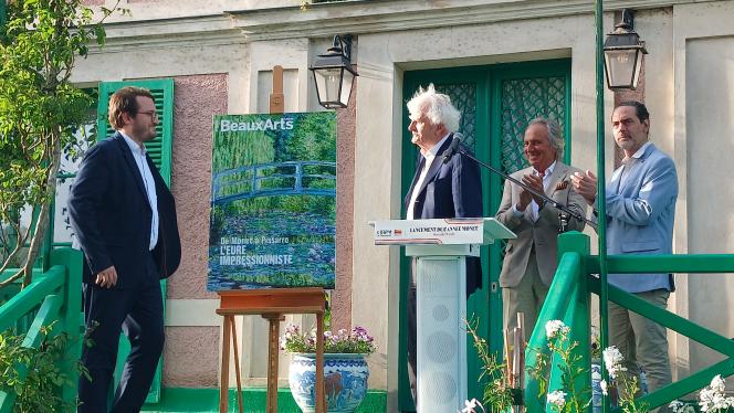 Un hors-série de Beaux Arts Magazine dévoilé dans le jardin de la maison Monet.