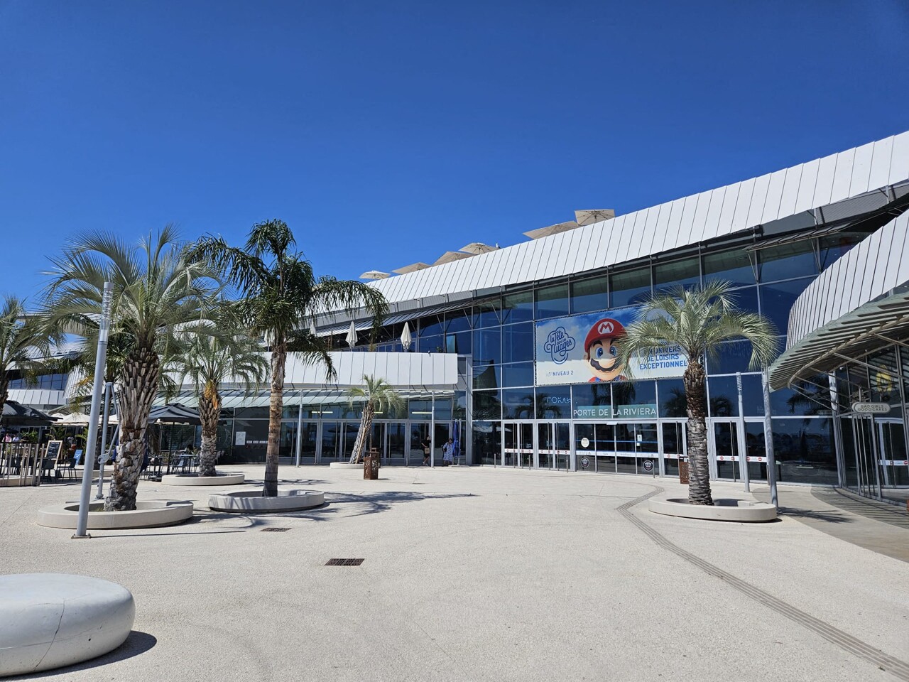 Près de Nice. Il se masturbe à la vue de tous dans les toilettes de Cap 3000, la police intervient