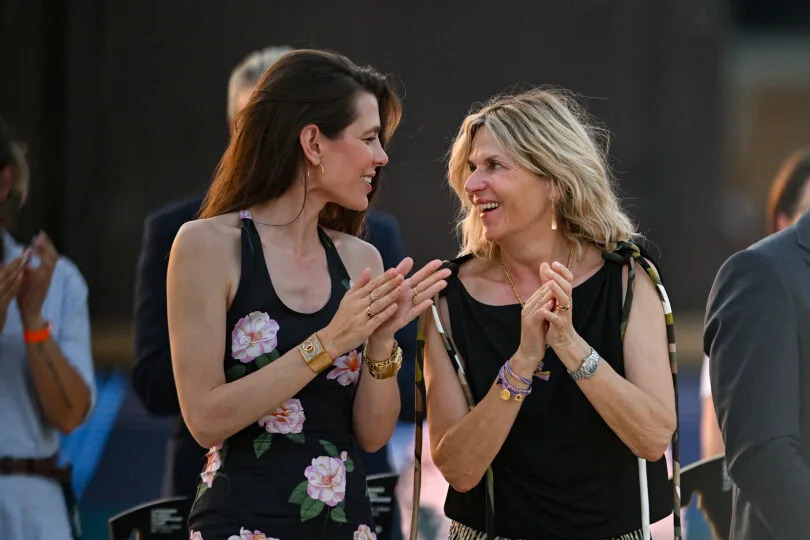 Charlotte Casiraghi et Virginie Coupérie-Eiffel pendant la remise du Grand Prix CSI5 du Longines Paris Eiffel Jumping, le 20 juin 2026.