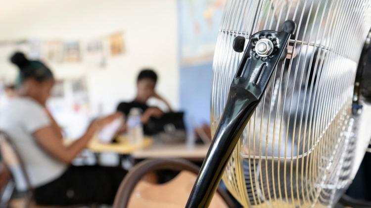 Canicule : à Lille, des salles climatisées pour aider les collégiens à réviser avant le brevet