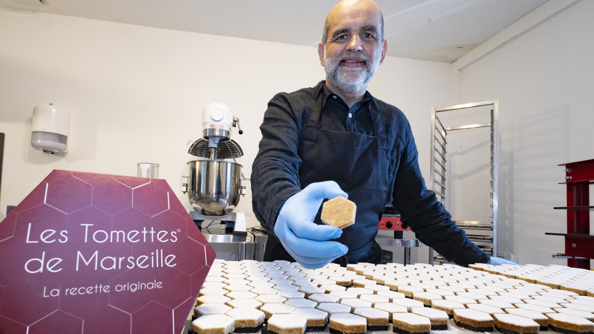 Cet architecte lyonnais reproduit les célèbres tomettes marseillaises en petit plaisir sucré