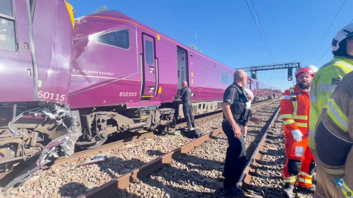 Collision ferroviaire mortelle au Royaume-Uni : le roi Charles réagit