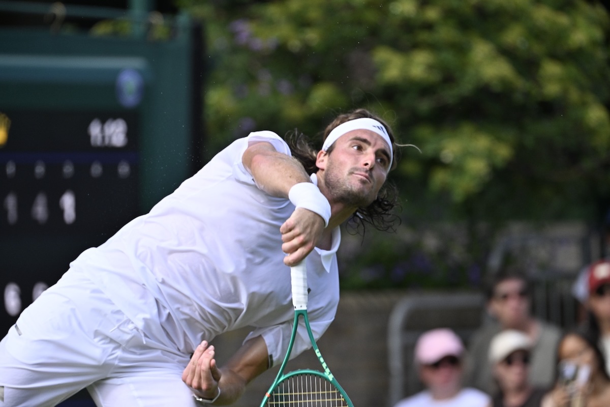 Wimbledon > Avec Mouratoglou dans sa box, Tsitsipas est déjà ressuscité : "La première chose que je tiens à dire, c’est que ma façon de jouer d’il y a quelques années m’avait manqué. Aujourd’hui, pendant que j’étais sur le court, je repensais aux grands combats que j’ai menés à Wimbledon"