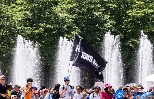 Des dizaines de milliers de fidèles, souvent jeunes, à la « Marche pour Jésus » à Paris