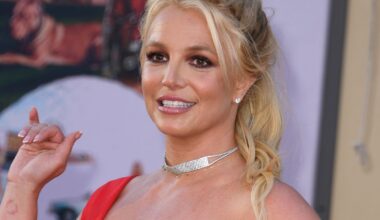 Britney Spears critiquée pour être sortie de son toit ouvrant sur l'autoroute à Los Angeles
