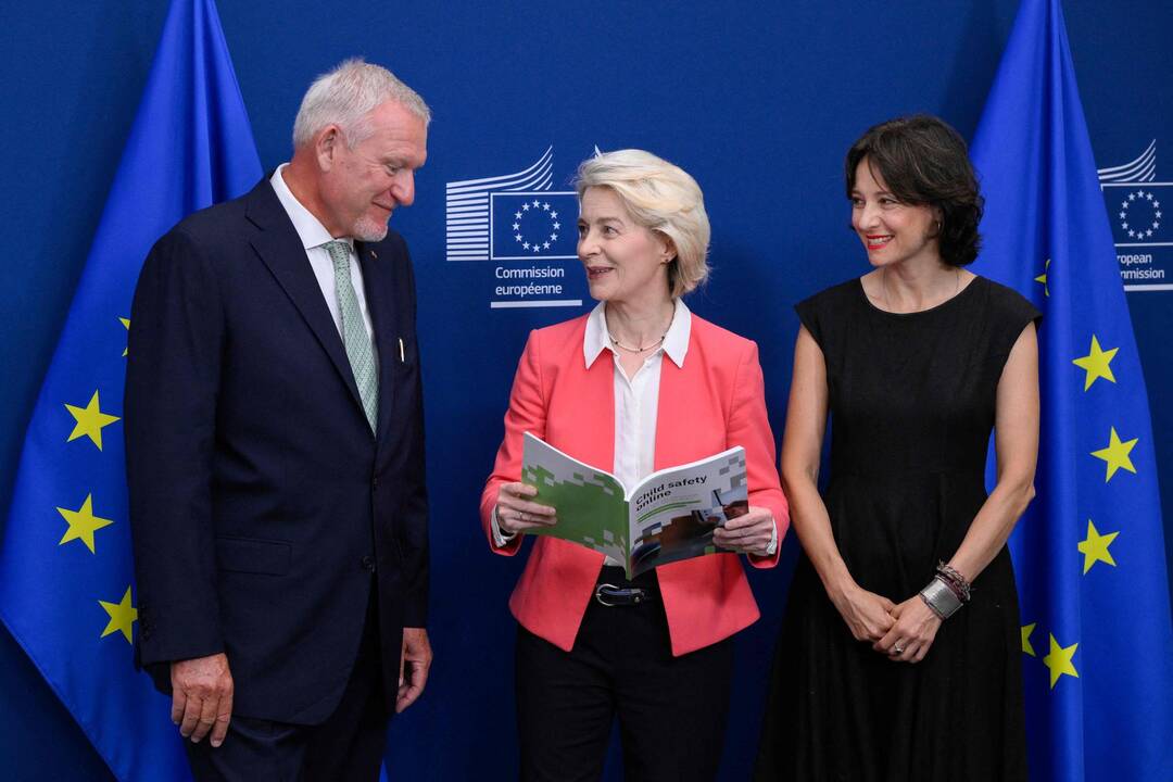 Interdire l’accès des jeunes aux réseaux sociaux pour mieux les protéger: et si l’UE instaurait un minimum légal?