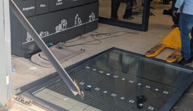 "C'est l'horreur" : attente depuis 1h du matin, cohue, porte endommagée... Dans un Lidl, les clients se ruent sur des climatiseurs et les ventilateurs