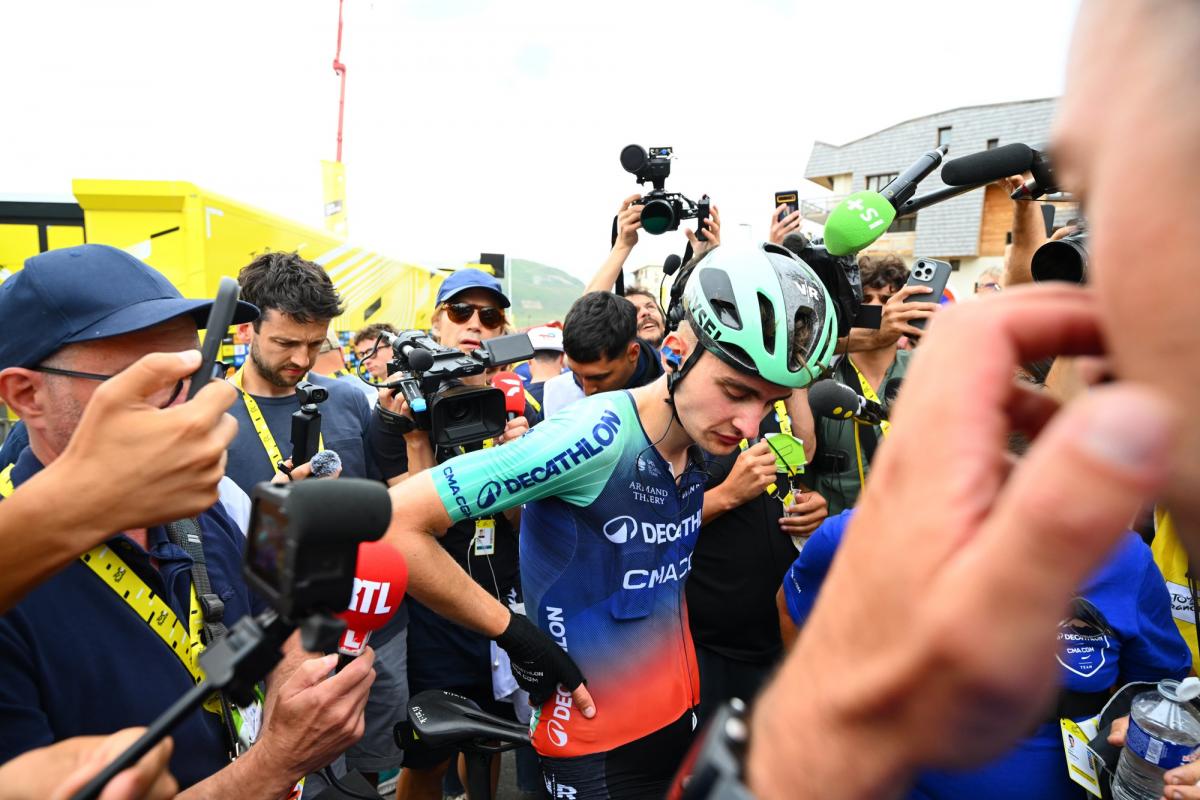 « J'ai essayé d'être plus fort que d'habitude et j'ai explosé » : Paul Seixas a tout tenté pour aller chercher le podium et finit le Tour complètement vidé