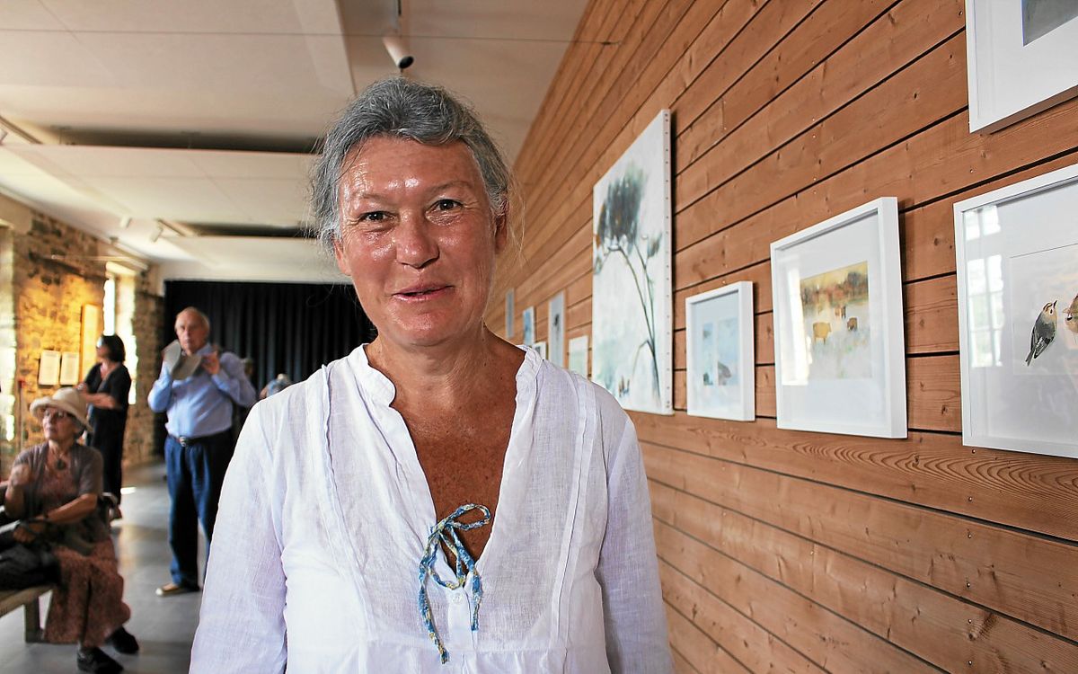 « Tous les jours, je sors dessiner » : l’artiste Anna Le Moine Gray expose ses peintures du Cap-Sizun sur l’île Tristan, à Douarnenez