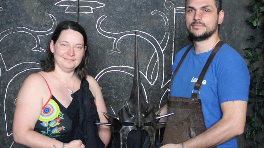 Aurélie et Francis Steffe conçoivent et fabriquent des costumes inspirés du Seigneur des anneaux.