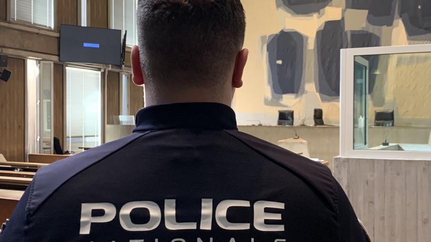 Pour échapper aux policiers, le suspect a visiblement adopté une conduite à risques.