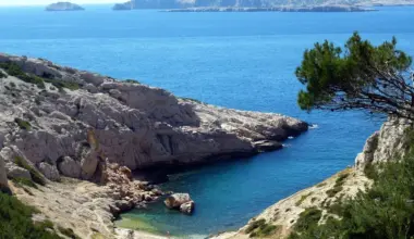 Marseille. Un yacht de 60 m jette l’ancre dans une calanque protégée, le propriétaire interpellé par la police
