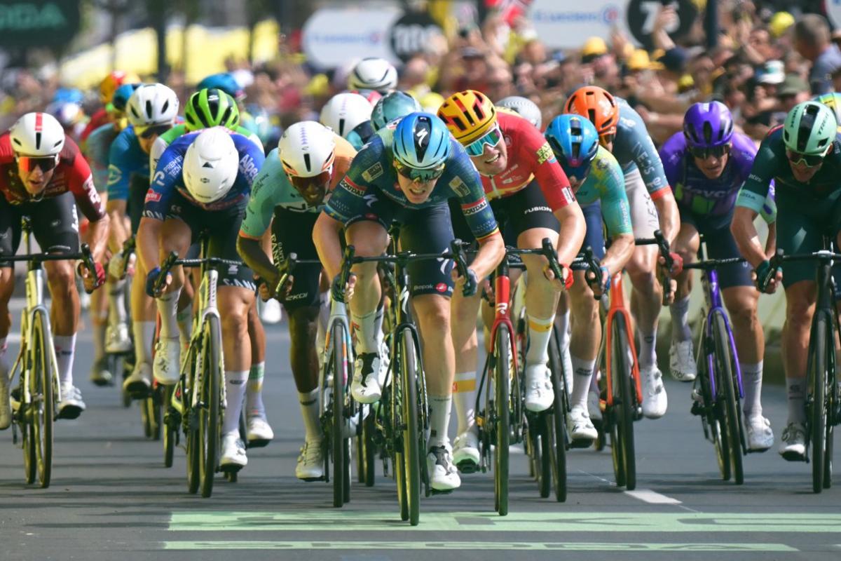 « Comme si c'était la dernière minute de ma vie » : Dans le cerveau de Tim Merlier pendant un sprint massif du Tour de France - L'Équipe