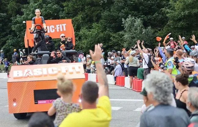 Tour de France 2026 : À quelle heure passe la caravane de l’étape 21 Paris - Champs-Élysées ?