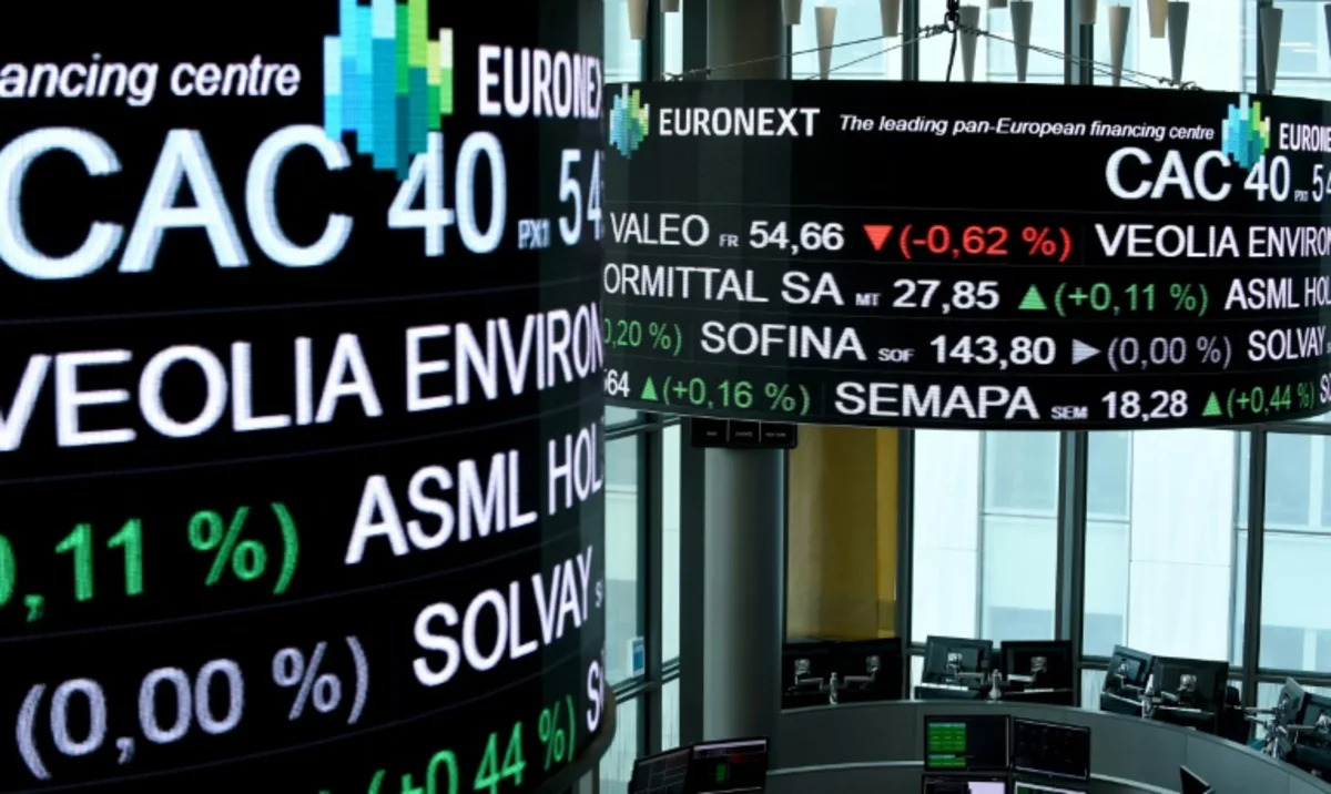 La Bourse de Paris termine en hausse avec le recul des prix du brut