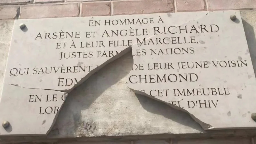 À Paris, une plaque pour des Justes vandalisée 84 ans après la rafle du Vel d’Hiv