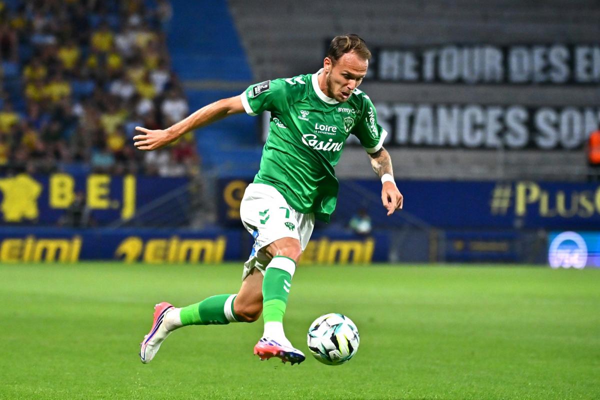 Étincelant avec Saint-Étienne depuis le début de saison, Irvin Cardona s'éclate depuis son replacement dans l'axe de l'attaque par Ian Cathro