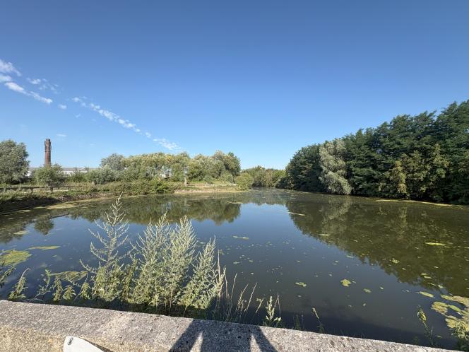 Ici, une zone de retournement pour péniche.