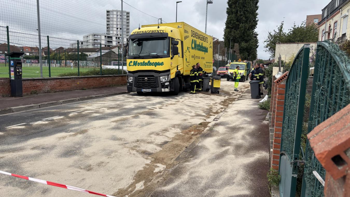 Lille : un camion perd 400 litres de gasoil en pleine rue, à Fives