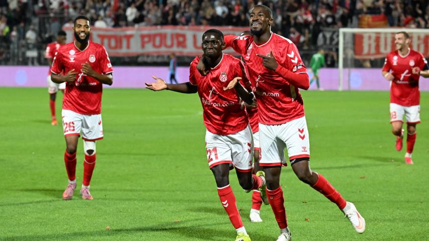 Auteur du troisième but de la rencontre, son deuxième en l’espace d’une semaine, Sory Traoré (n°21) a magnifiquement conclu la soirée du FC Rouen face à QRM.