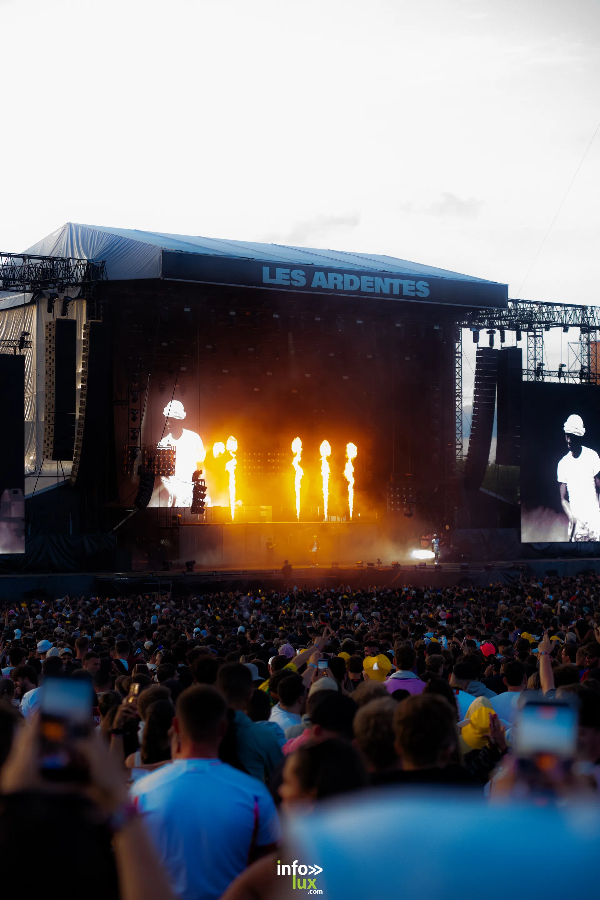 PLK en concert aux Ardentes 2026 avec flammes et scénographie avant le Zénith de Nancy