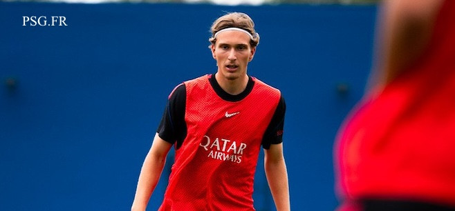 VIDÉO : 1er entraînement de Mika Godts au PSG - Actualite