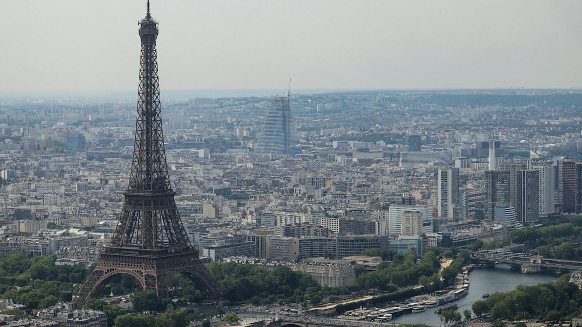 À deux pas de la tour Eiffel à Paris, des ossements humains découverts dans la Seine
