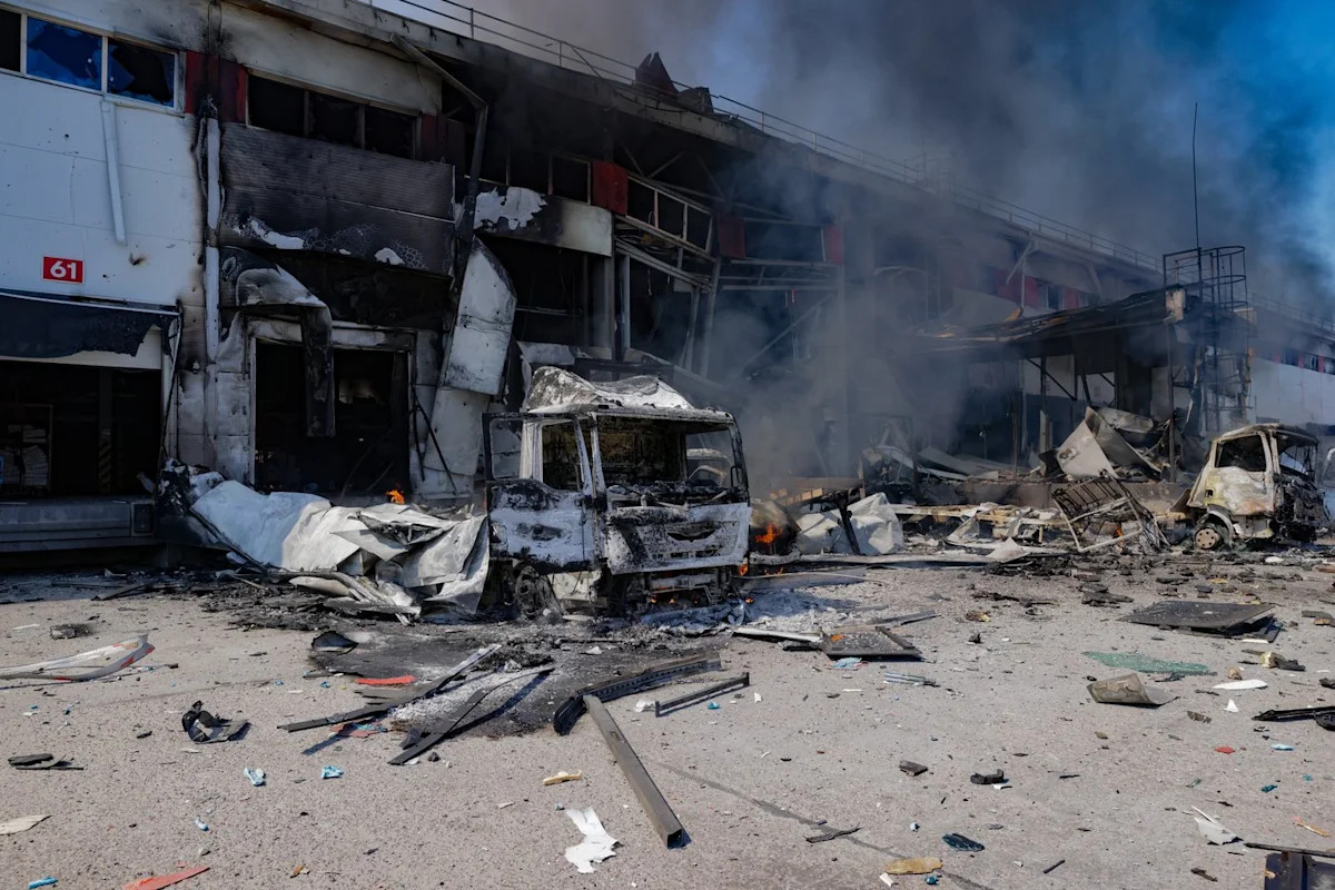 Des drones ukrainiens ont tué cinq personnes en Russie et incendié un entrepôt