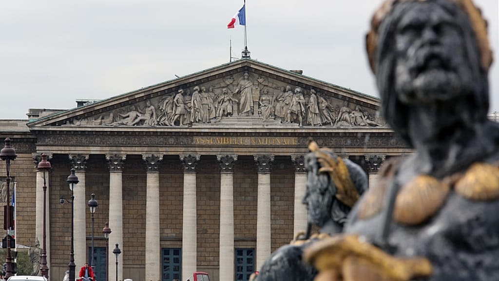 Paris : près de 100 000 signatures contre le nouveau pavillon de l'Assemblée nationale
