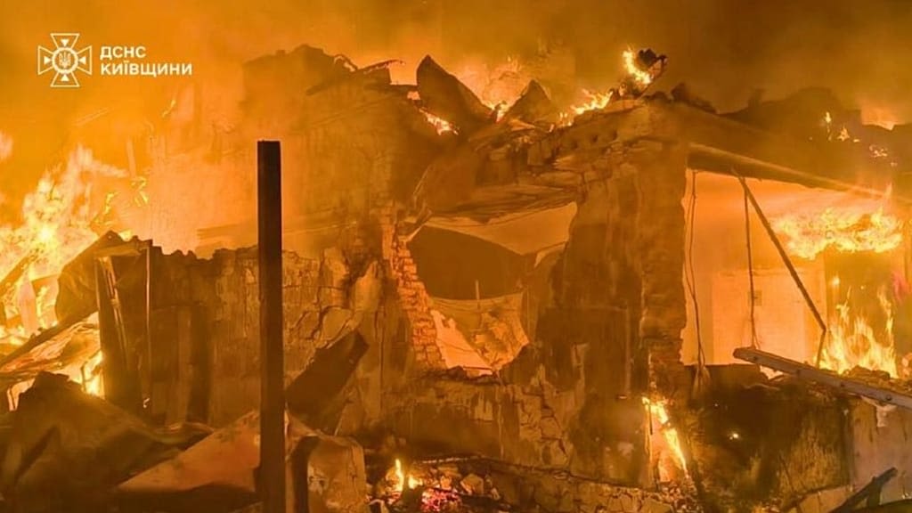 Nouvelles frappes russes sur Kyiv et sa région, Volodymyr Zelensky est en Serbie