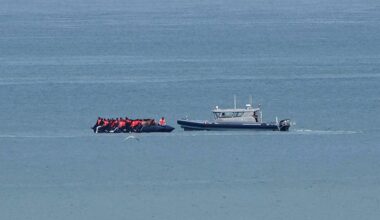 France-Royaume-Uni : 230 migrants traversent la Manche à bord d'une seule embarcation, un record