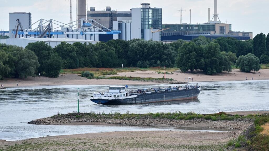 Allemagne: l'industrie en souffrance face à la sécheresse qui abaisse le niveau du Rhin
