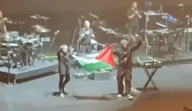 Le groupe britannique Massive Attack a été interdit de se produire à Singapour, après que deux de ses membres ont brandi un drapeau palestinien sur scène et crié "Palestine Libre"