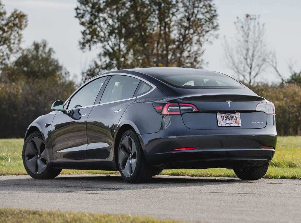 Il rend sa Tesla Model 3 après quatre ans de leasing et reçoit une facture de 13 700 €