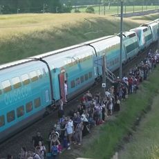 Deux TGV Paris-Nice ont été immobilisés plusieurs heures lundi après-midi au nord de Lyon et évacués en raison des fortes chaleurs.