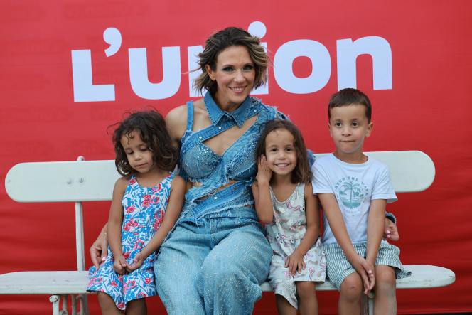 « N’oubliez pas les enfants, la vie est une fête », lance Lorie Pester aux triplés Clémenceau, Maxine et Antonine.