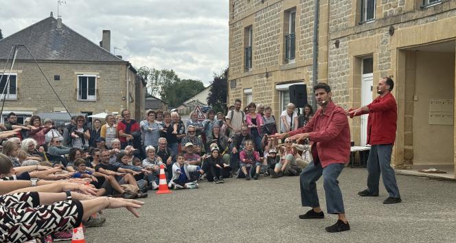 Kibi de « Lève un peu les bras » a entraîné les spectateurs faisant d’eux des acteurs à part entière.
