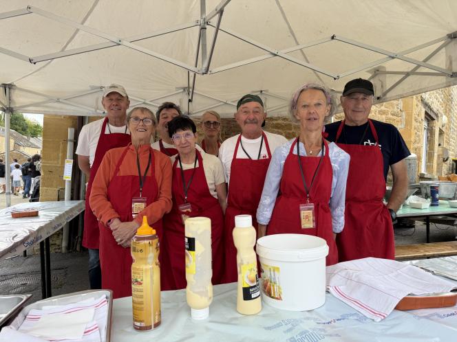 Ces bénévoles du stand de la restauration viennent depuis plusieurs années. Pour cause, la bonne ambiance qui règne sur le festival.