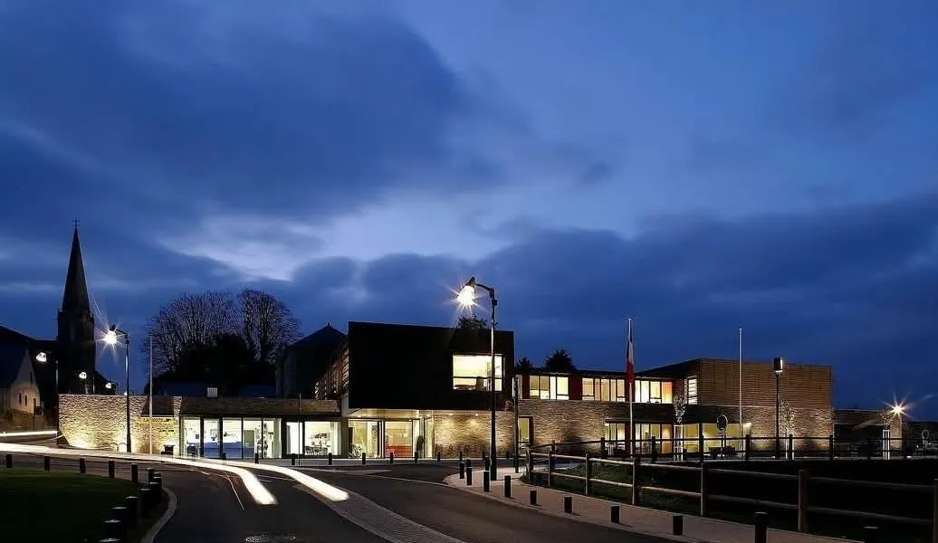 Trop peu d’éclairage nuit-il dans cette commune au nord de Nantes ?