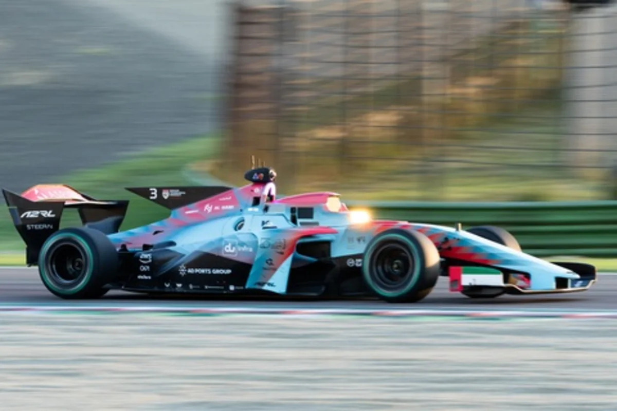 A2RL établit une nouvelle référence internationale avec la première course autonome à cinq voitures en Europe