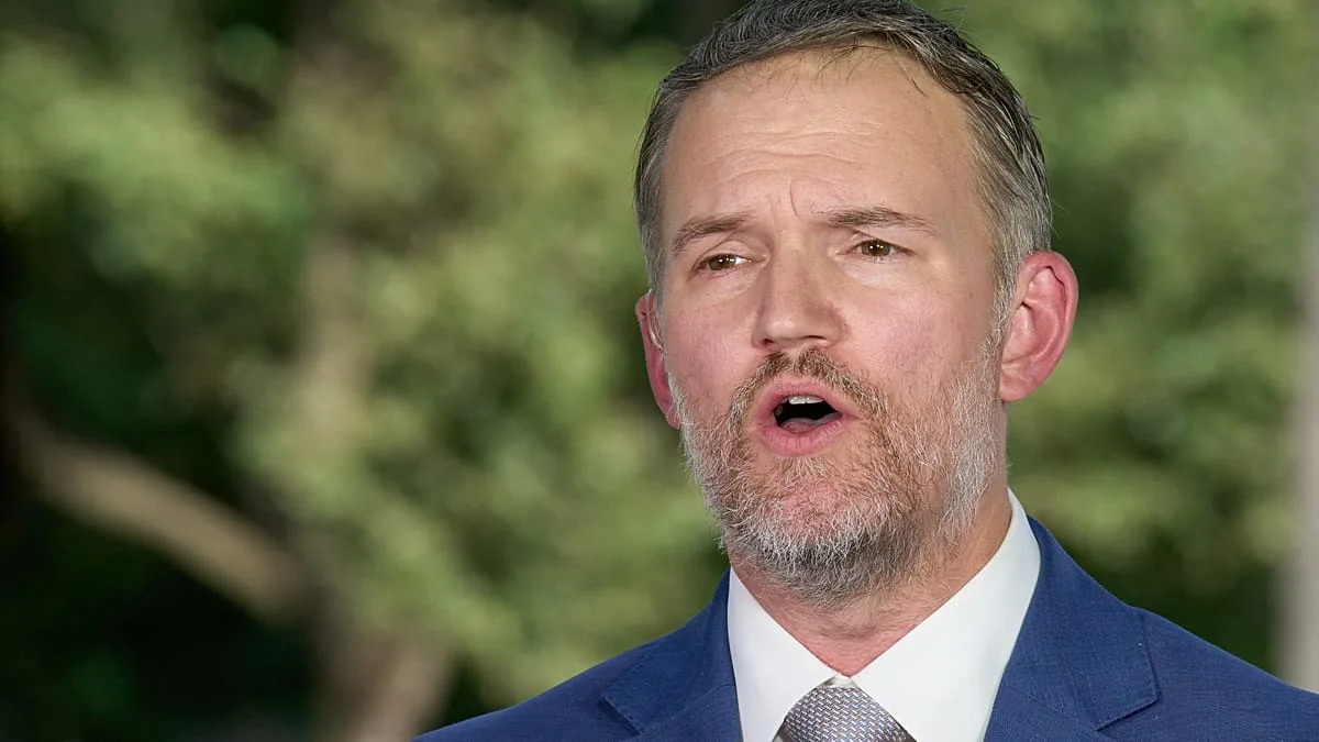 L'émissaire commercial de Trump affirme que Londres choisit "Bruxelles plutôt que l'Amérique"